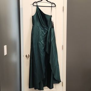 Size 16 Alfred Sung evening gown never worn w tags